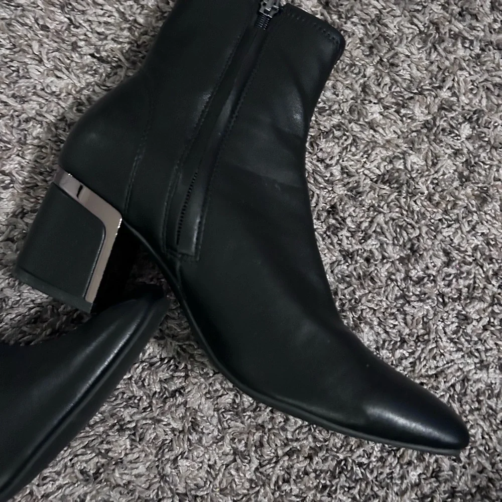 ⚡️DKNY • Black Block Heel Bootie • sz 7M - Picture 8 of 10